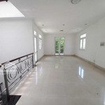 Cho thuê villa trống suốt làm văn phòng, 3 tầng, gara, 4 phòng đường nguyễn văn hưởng - 72tr