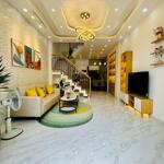 Đại Hạ Giá Chỉ Trong 3 Ngày! Bán Nhà Gấp Gần Trường Tiểu Học Kim Đồng, Sân Để Xe Rộng Rãi.