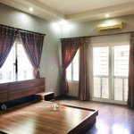 Nhà riêng phố quần ngựa,diện tích80m2, 5 tầng, mt5m, 06 phòng, đủ điều hòa, ngõ ô tô. giá bán 28 triệu/tháng