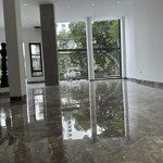 Cho thuê nhà riêng phố từ hoa 130m2, 5 tầng, nhà mới đẹp ô tô đỗ thoải mái, mặt tiền rộng