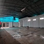 Cho thuê kho xưởng phố thạch cầu 550m2. cách cầu chương dương 2km. xe tải 5 tấn vào kho