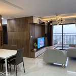 Cho thuê căn hộ biển 2 phòng ngủ 96m2 - căn góc view biển tầng cao giá tốt nhà đẹp