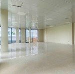 Cho thuê văn phòng tầng 2: 135m2 kinh doanh, giá chỉ 30 triệu/tháng, lh tuấn 0939386552