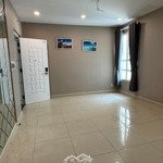 Cho thuê căn 2pn 2wc có máy lạnh chung cư dream home quận 8 chỉ 5,8tr