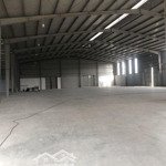 Cho thuê kho giá rẻ 2000m2 pccc đường nguyên tất thành quận 4