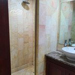 Cho thuê căn hộ mặt phố bùi thị xuân 60m2 chia 1 ngủ, 1 khách, 1 vệ sinh, giá 10 triệu/tháng.