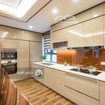 Cần bán căn hộ 57 láng hạ 172m2, 3 phòng ngủ +1 phòng thờ, view toàn thành phố, giá bán 40 triệu/m2