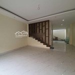 Nhà mặt phố nghĩa đô, p. nghĩa đô, q. cầu giấy, 70m2x5 tầng, mt: 6m, có thang máy , 30 triệu/tháng.