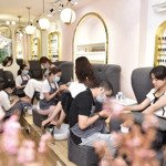 Sang nhượng tiệm nail + spa mặt tiền đẹp tại trung tâm quận 3 [hcm]