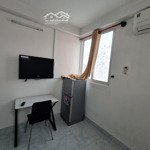 Studio cửa sổ trời, wc riêng. có máy giặt,máy sấy chung. ngay hoàng văn thụ