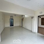 Cho thuê nhà mặt phố minh khai, dt 50m2, mt 9m, giá 20tr