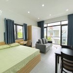 Căn hộ 40m2 có ban công, cửa sổ. đầy đủ nội thất, điều hòa, bếp...