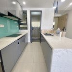 Bán căn hộ 2 phòng ngủ có sẵn nội thất, tầng phong thủy, giá bằng căn trống hiện tại