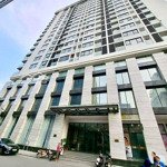 Bán căn chung cư cao cấp skyline 36 hoàng cầu, đống đa. 
 diện tích: 105m2 gồm pk, 3 phòng ngủ bếp, 2 vệ sinh giá bán 8.2 tỷ