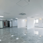 Còn trống 1 sàn trong toà nhà văn phòng, 120 m2 chỉ 25 tr/tháng, lh: 0935 999 438 – office danang