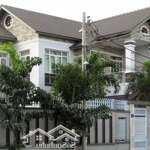 Cho thuê biệt thự làng quốc tế thăng long:700m2, 4 tầng