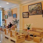 Cho thuê ks 3*mặt tiềnphạm văn đồng, 240m, 10 tầng , 150 triệu/tháng