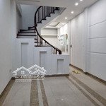 Bán nhà riêng phố láng hạ, quận đống đa, 42m2 - 6 tầng - hơn 6 tỷ, ngõ thông, sđcc, ở hoặc cho thuê