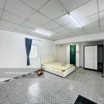 Cho thuê phòng cửa sổ 30m2, nt sang trọng, đầy đủ tiện nghi, gần ngã 4 phú nhuận, đoàn thị điểm