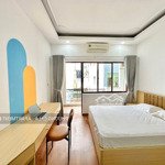 Phòng đẹp nh.ất chợ bến thành, đường cách mạng tháng 8, quận 1 - balcon + tách bếp + thang máy