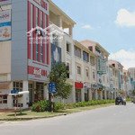 Cho thuê mặt bằng làm showroom tầng trệt + lửng kết hợp văn phòng.