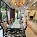 Bán biệt thự dịch vọng, cạnh công viên cầu giấy, nội thất đẹp,diện tích270m2 giá bán 75 tỷ - 0946.689.629