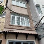 Cho thuê nhà 2 phòng ngủ 3 vệ sinhở bờ kè quận 3, dễ đi lại các quận, hẽm 3 gác