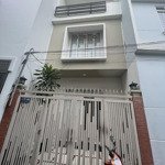 Cho thuê nhà phố hxh, 1t 2 lầu ~150m2 3 phòng ngủ 3 vệ sinhgần ngã tư thủ đức