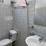 Nhà ở diện tích sử dụng 120m2, 1 phòng khách, 4 phòng ngủ, 3 vệ sinh.