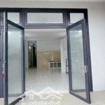 Cho thuê nhà đường 10m5 bùi trang chước, giá siêu rẻ, có 3 phòng ngủ