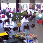 Không quản lý xuể, sang quán café rất rộng (275m2) và rất đẹp