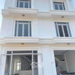 Nhà 1 trệt 2 lầu ngay mặt tiền dt741 giá 1ty6 , 90m2