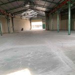 Cho thuê kho xưởng rẻ. dt 1.400m2, đường xe cont. đức hoà, long an.