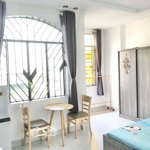 Studio ban công, gần chợ bà chiểu, dt 35 m2. full nội thất, hẻm xe tải