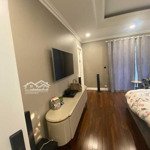 Cho thuê bt hoa lan vinhomes riverside, full nội thất, có thang máy, gần trường bis, thuê 60 tr/th