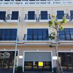 Cần chuyển nhượng căn shophouse đối diệntrung tâm thương mạivincom