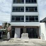 Tòa nhà 5 lầu dtsd 1350m² mới 100% có thang máy