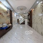 Cho thuê nhà lầu xinh đẹp 2 phòng ngủsẵn nội thất kdc metro giá bán 10 triệu/tháng