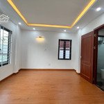 Bán nhà xuân la mới koong về ở luôn 33m2 xây 5 tầng - lô góc 2 thoáng