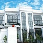 Nhà mặt tiền nhựa 118m2, 3p ngủ, sổ riêng hoàn công, full nội thất