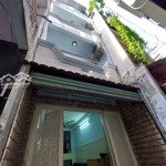 Cho thuê nhà đg hòa hảo p5 q10 .3m x 10m .1tr 3 l 3p ngủ 4 wc giá10 tr