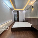 Bán nhà mới xây phố cự lộc, 40m2, 4 tầng mt4,3m, nội thất đẹp long lanh