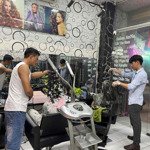 Không người trông coi cần sang gấp salon tóc giá rẻ