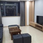 Cho thuê căn hộ chung cư rộng rãi, 3 phòng ngủ, đầy đủ nội thất (full furniture), không môi giới