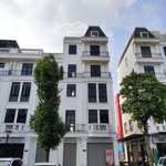 Cần bán căn shophouse vinhomes imperia đã hoàn thiện cơ bản có cầu thang máy