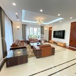 Bán lô bằng lăng 10 - 08, khu vip 628m2, đất vuông, giá 139 tỷ, sông đẹp nhất vinhomes