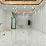 Cho thuê nhà xã đàn 45m2x7t đồ cơ bản có thang máy , oto đỗ cửa giá 45tr