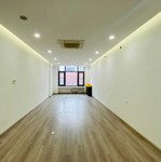 Chính chủcho thuê văn phòngcực đẹp tại trúc bạch - hồ tây, 50m2 giá chỉ 9 triệu, full nội thất, ô tô đỗ cửa