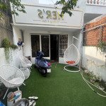 Cho thuê nhà cấp 4- sân xe, 100m2 gần chung cư the vista chỉ 12 triệu