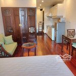 Bán nhà homestay ngõ huyện lõi trung tâm 71m2 x 8 tầng thang máy, dt 1.8 tỷ/năm, sđcc, chỉ 35 tỷ